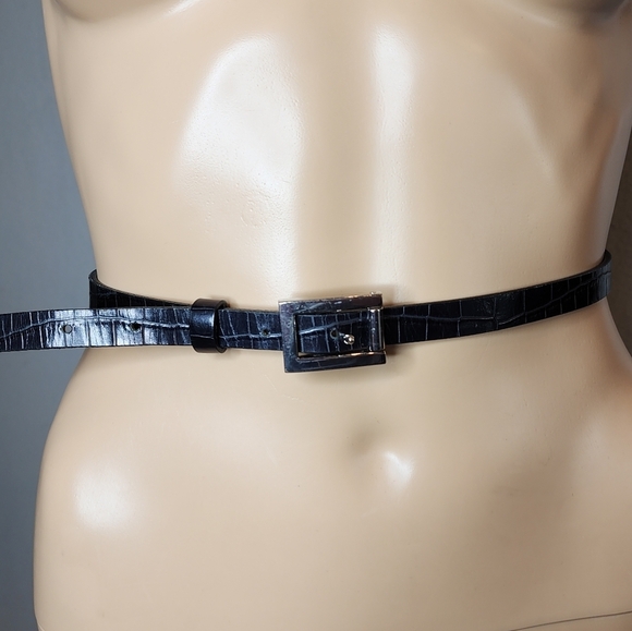 Banana Republic black leather crop thin belt.  Women's size Medium. - Picture 1 of 8